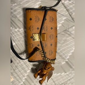 $900 is the last bet